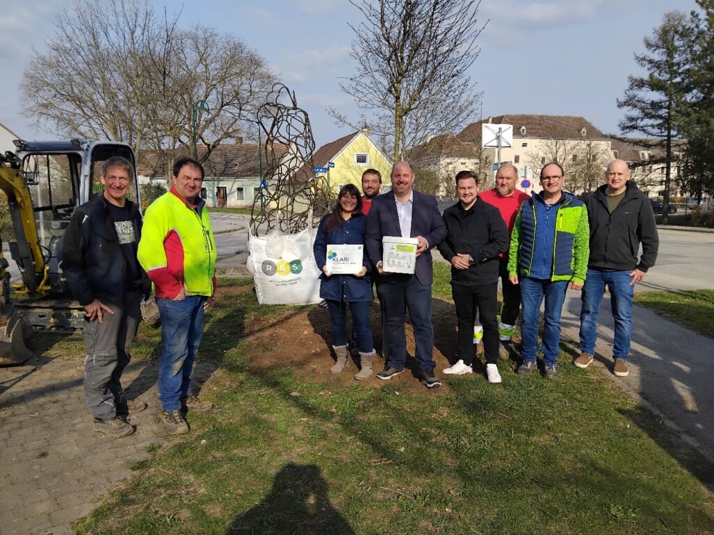 Bäume profitieren von innovativem, wasserspeicherndem Substrat